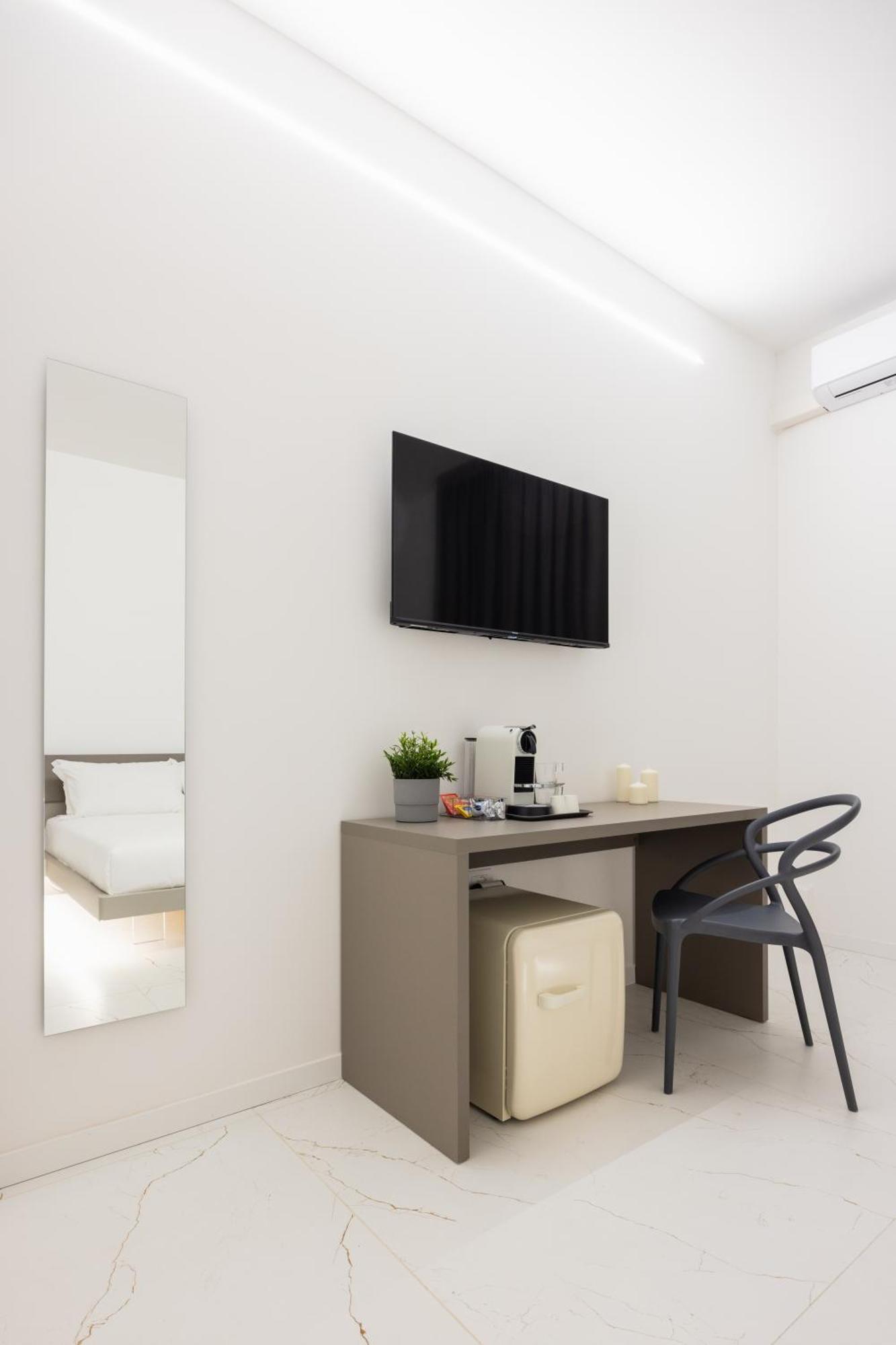 Excelsior Station Suite Болонья Екстер'єр фото