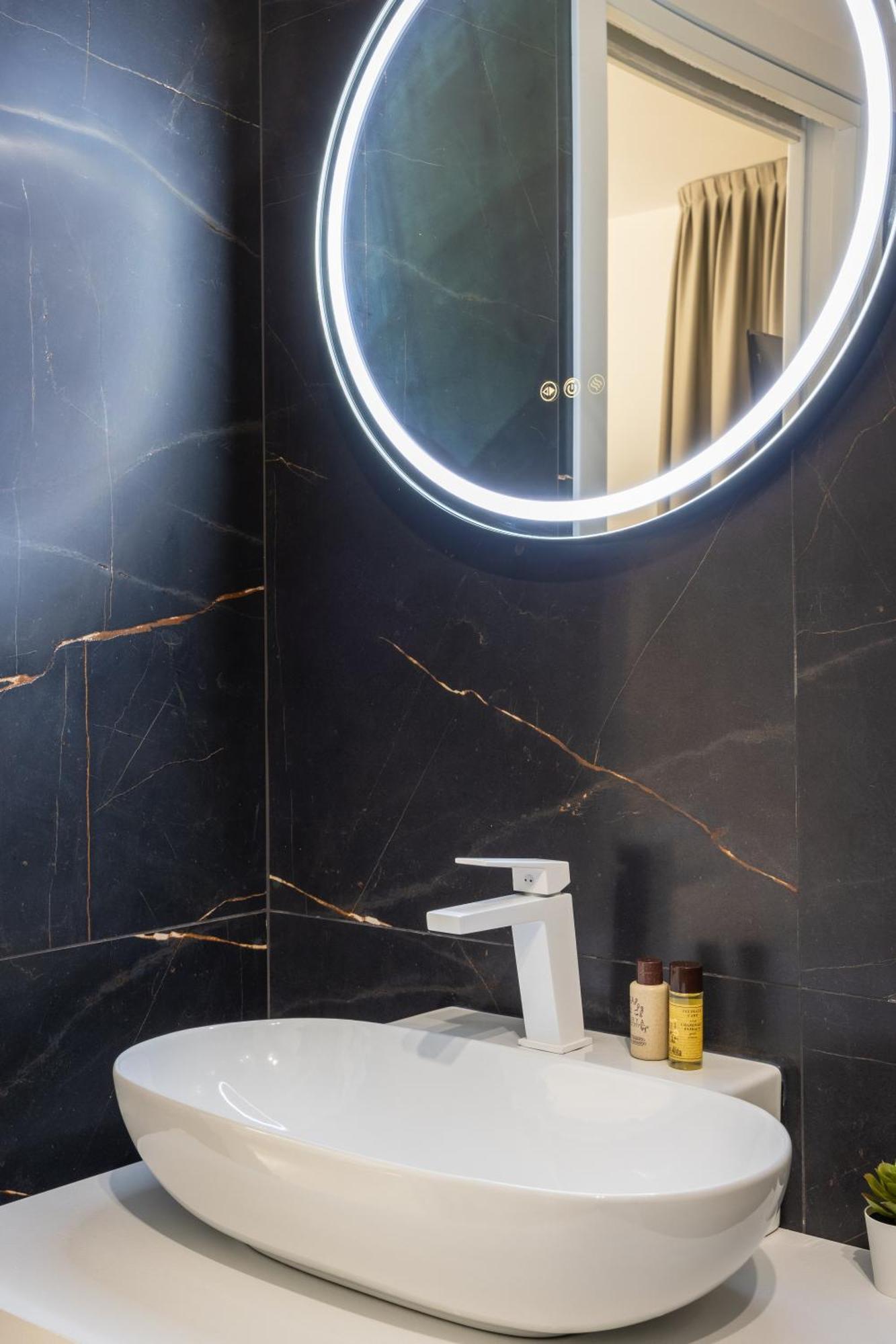 Excelsior Station Suite Болонья Екстер'єр фото