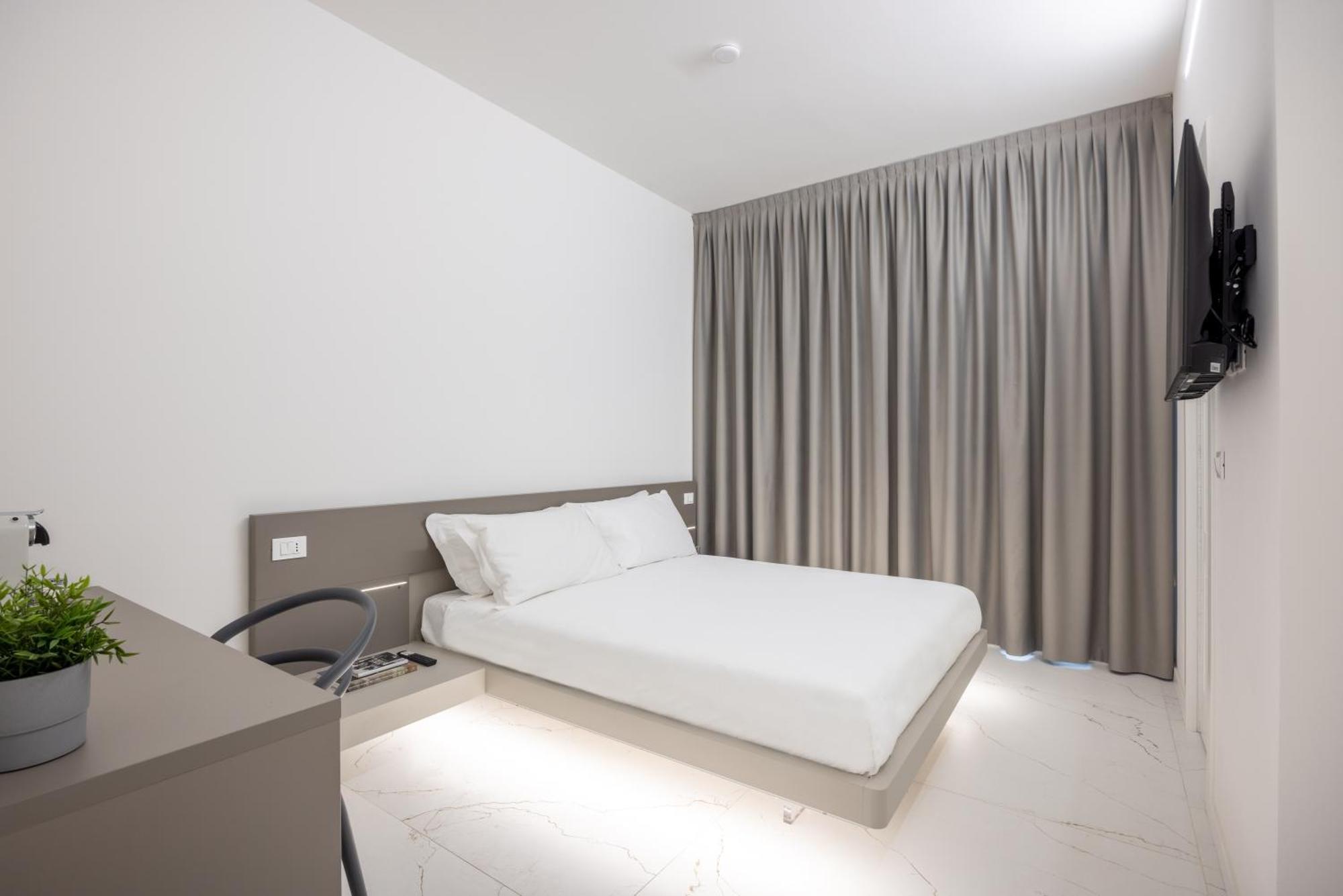 Excelsior Station Suite Болонья Екстер'єр фото